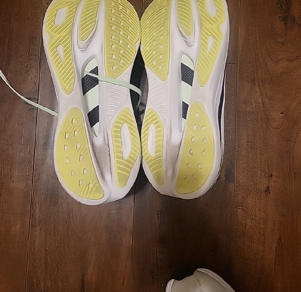 Mens Hoka Pale Green and Black Running Shoes, Only worned Once. - Picture 4 of 6